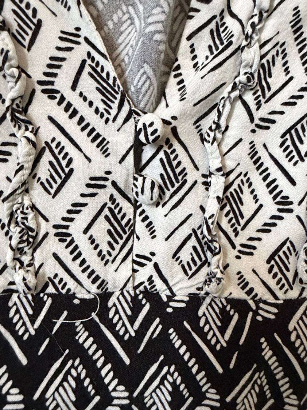 Zara Black & White Printed V-Neck Tunic Top - Picture 5 of 7
